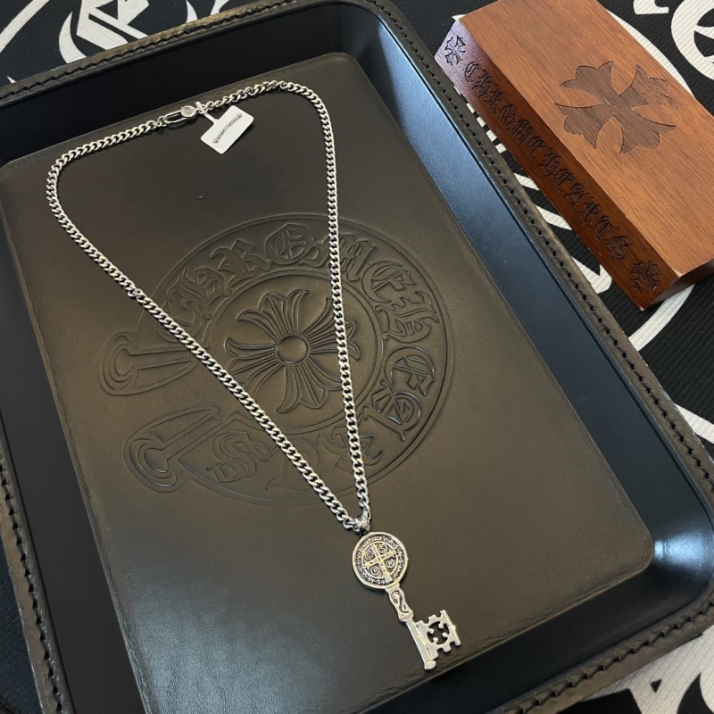 Ch**me He**ts necklaces
